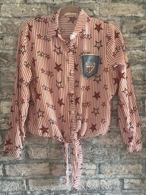 Star-Print Tie-Front Button-Down Shirt in White and Red fits more like a medium